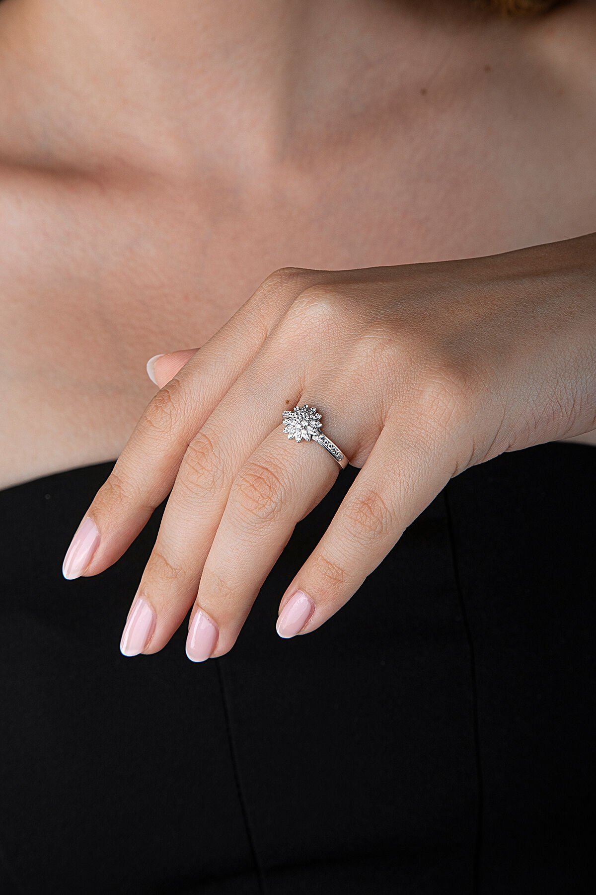 925 Ayar Gümüş Zirkon Taşlı Çiçek Yüzük