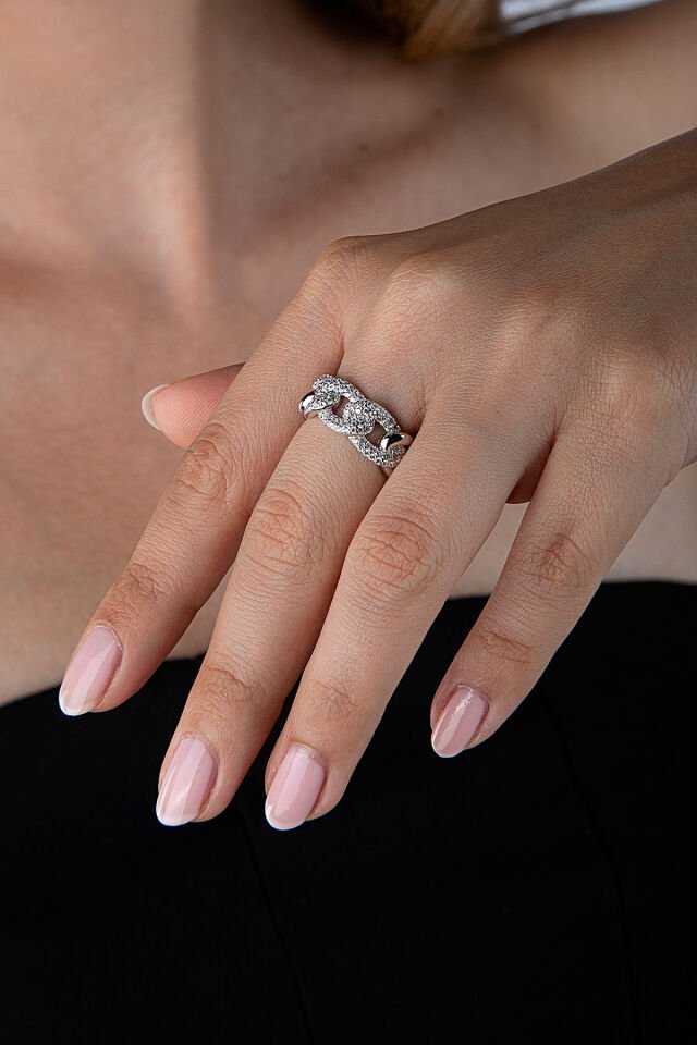 925 Ayar Gümüş Zincir Görünümlü Önü Taşlı Yüzük