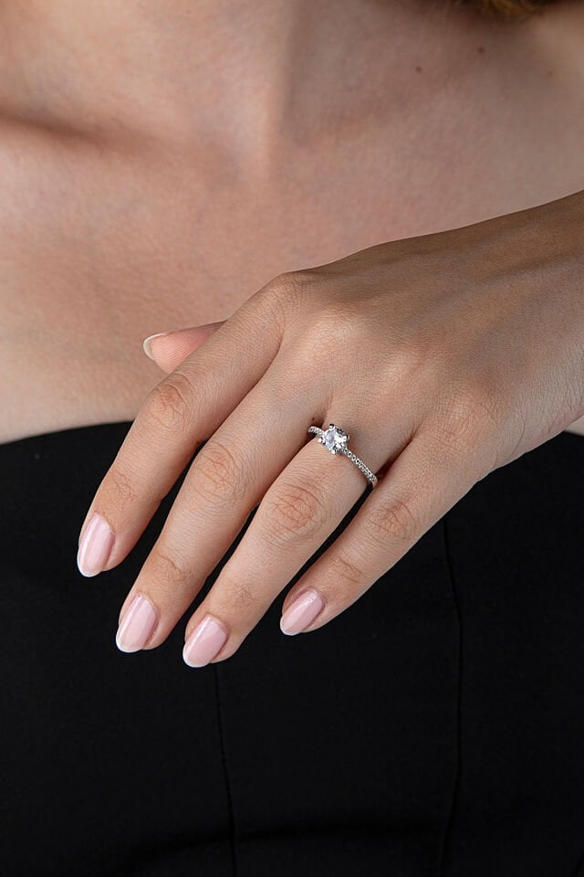 925 Ayar Gümüş İnce Bantlı 6mm Yuvarlak Kesim Tektaş Yüzük