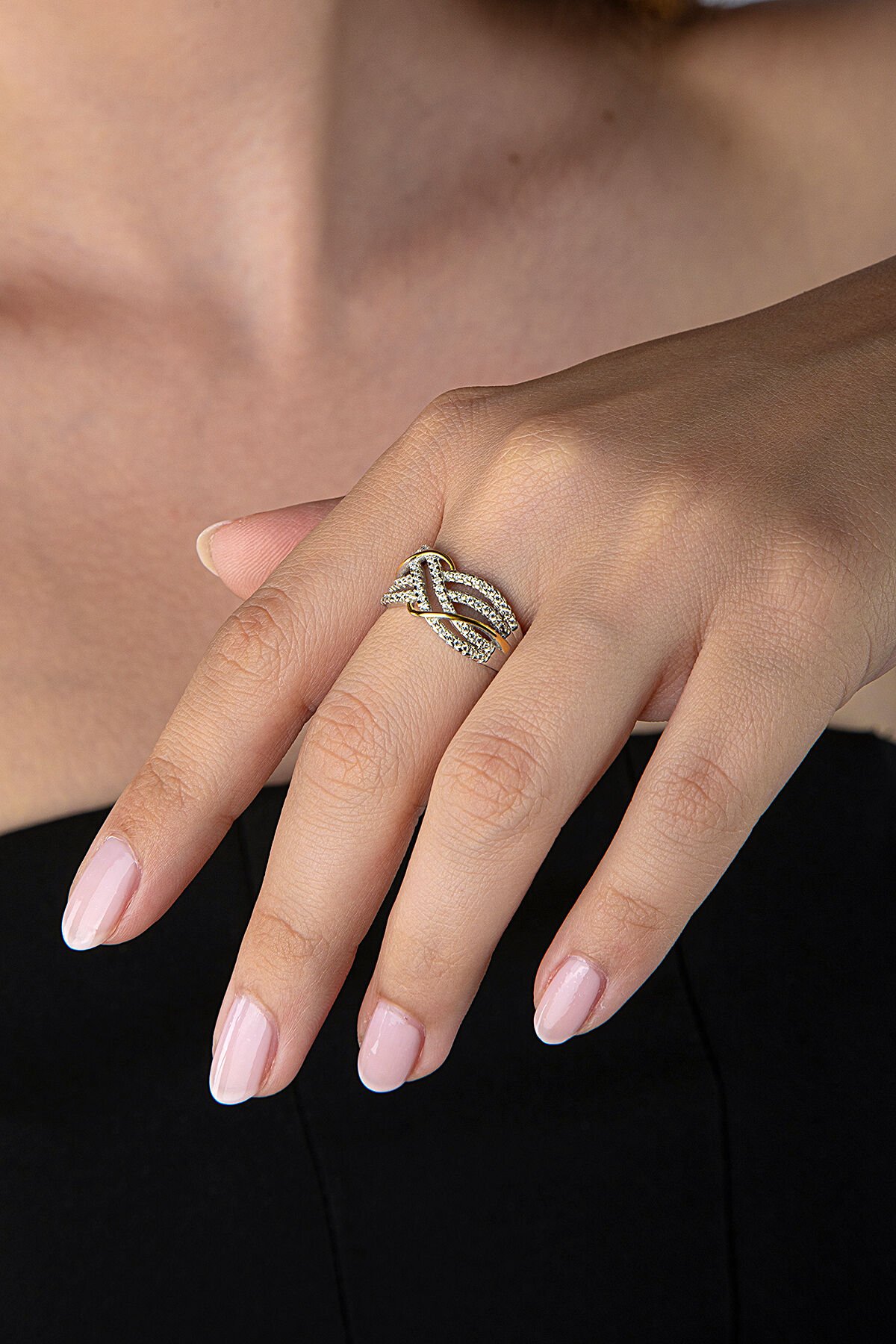 925 Ayar Gümüş Çift Renk Örgü Motifli Taşlı Yüzük