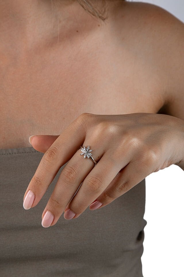 925 Ayar Gümüş Minimal Lotus Tasarımlı Yüzük