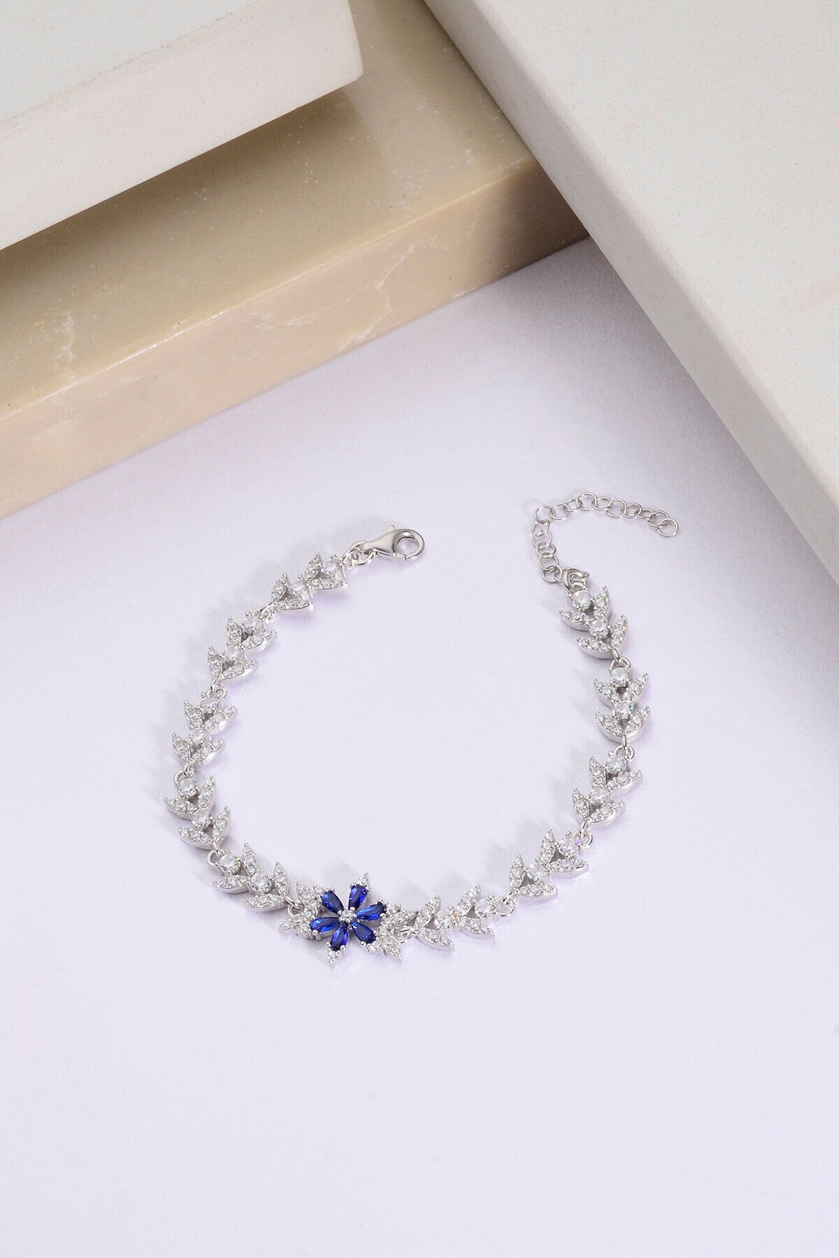 925 AYAR GÜMÜŞ LOTUS ZİRKON TAŞLI BİLEKLİK