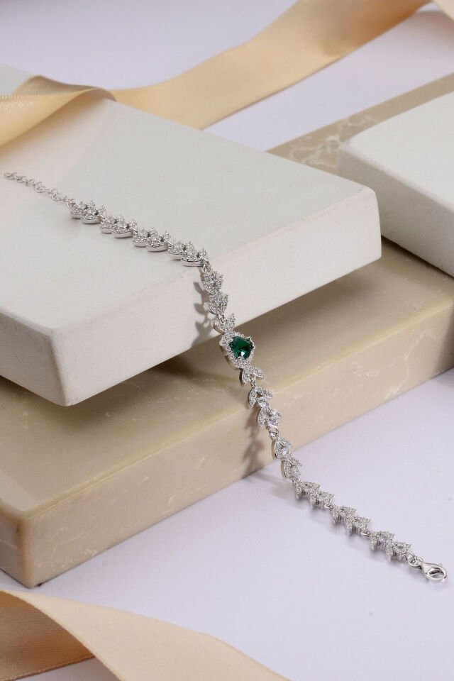 925 AYAR GÜMÜŞ KALPLİ YEŞİL ZİRKON TAŞLI BİLEKLİK