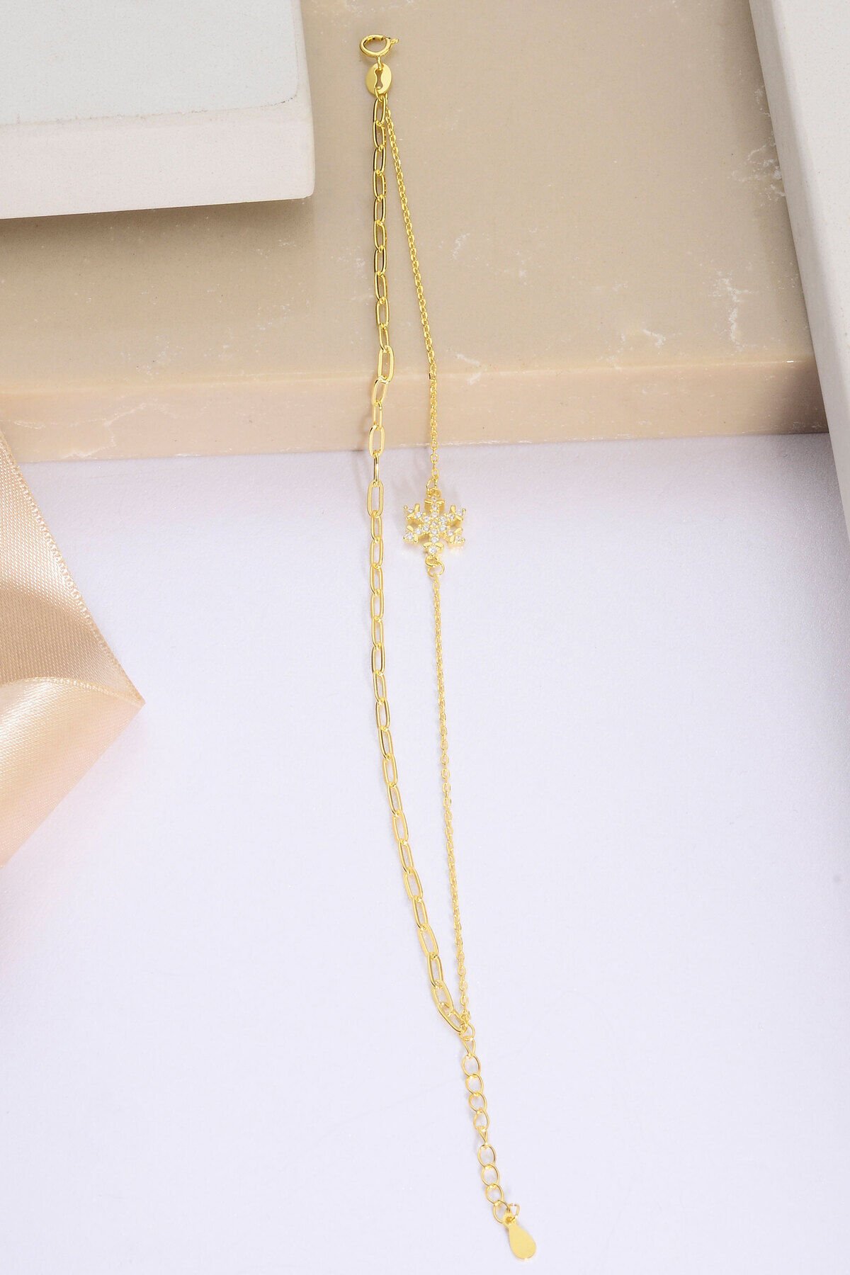 925 AYAR GÜMÜŞ ÜZERİ ALTIN KAPLAMA 2 ZİNCİRLİ KAR TANESİ BİLEKLİK