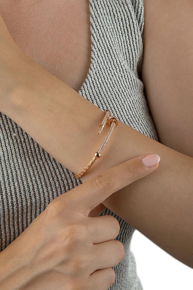 Pembe Altın Kaplama 925 Ayar Gümüş Çivi Motifli Taşlı Kelepçe Bilezik