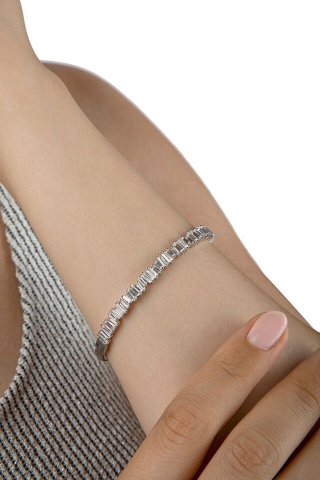 925 Ayar Gümüş Önü Taşlı Kilitli Kelepçe Bilezik