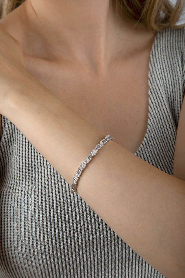 925 Ayar Gümüş Önü Taşlı Kilitli Kelepçe Bilezik