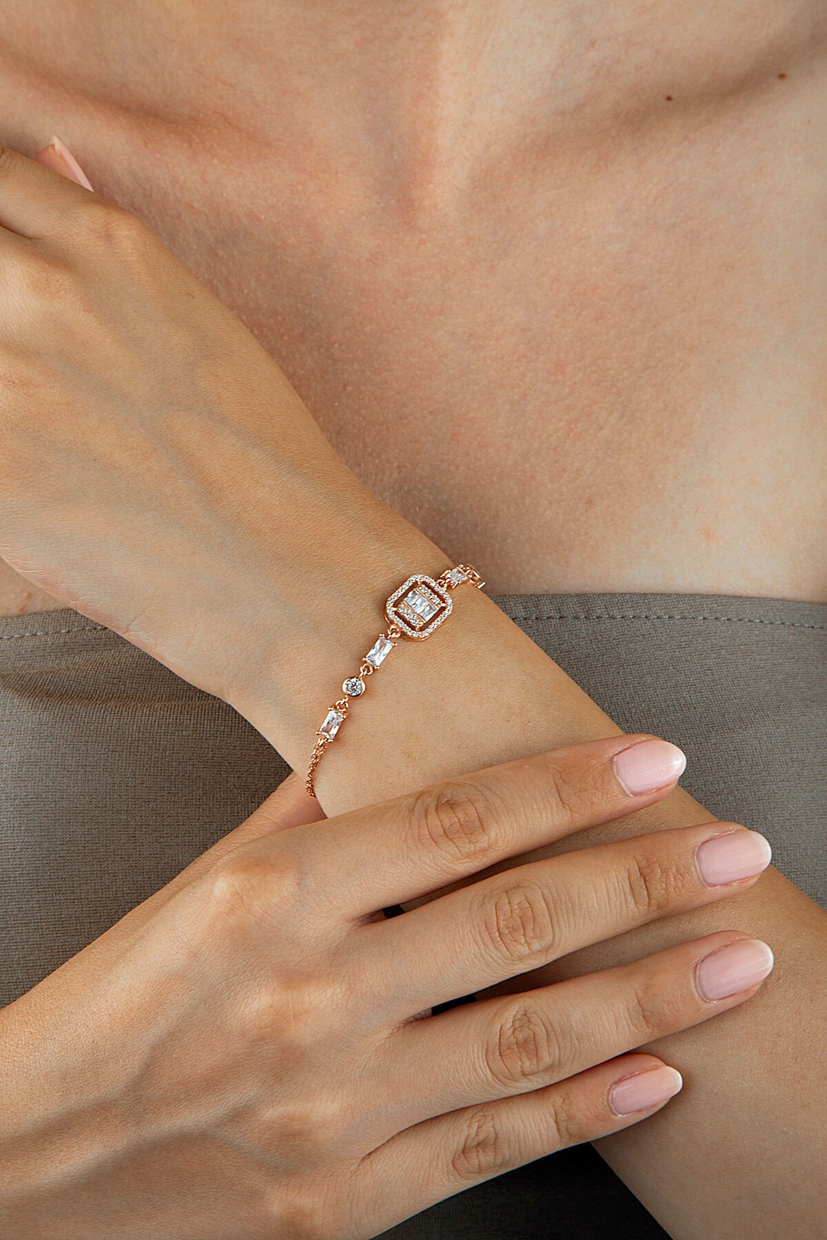 925 Ayar Gümüş Rose Altın Kaplama Baget Taşlı Simetrik Kesim Bileklik