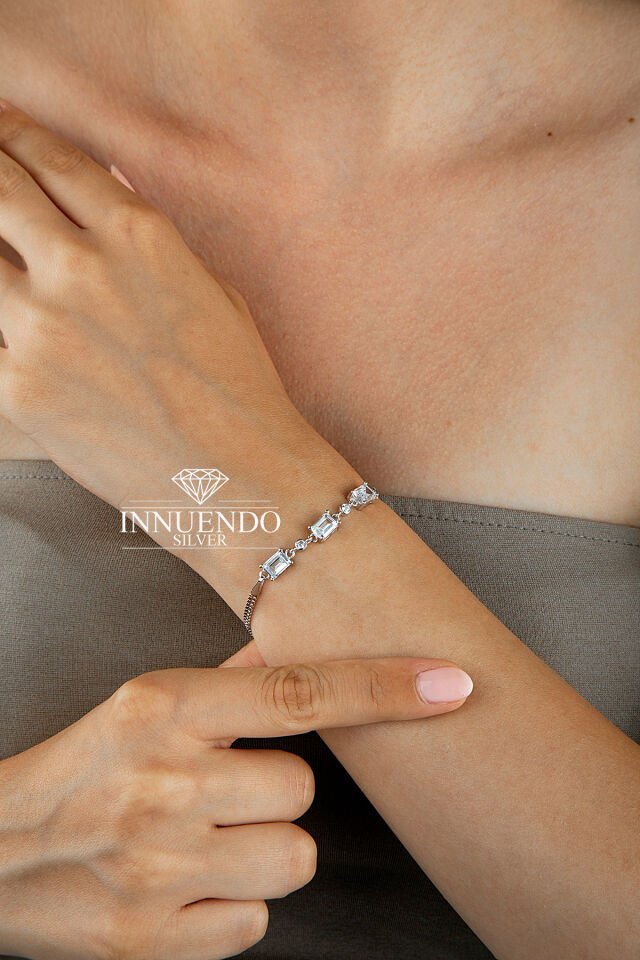 925 Ayar Gümüş Baget Kesim Beyaz Taşlı Kutu Zincirli Bileklilk