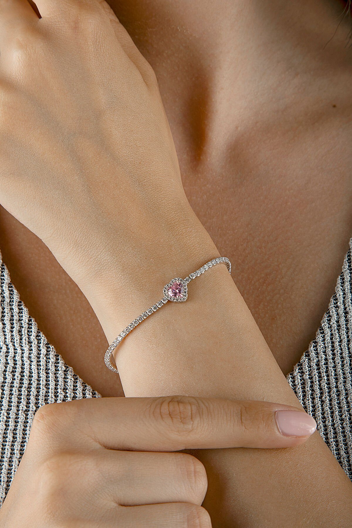 925 Ayar Gümüş Taş Çerçeveli Kalp Kesim Pembe Taşlı Su Yolu Bileklik