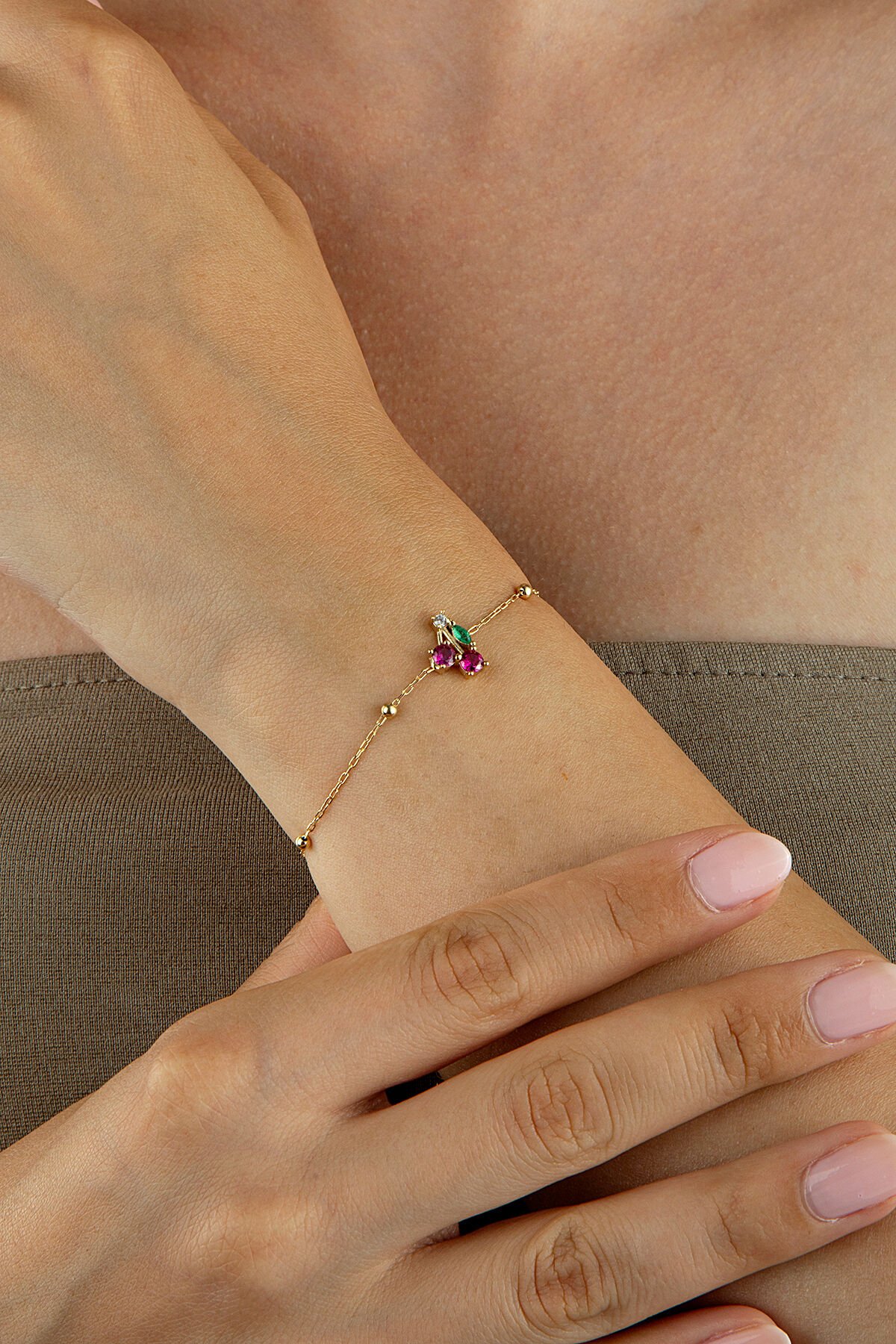 Altın Kaplama 925 Ayar Gümüş Renkli Taşlı Kiraz Motifli Dorika Bileklik