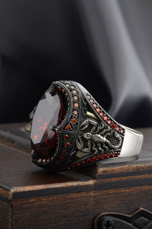 925 AYAR GÜMÜŞ AKREP FİGÜRLÜ ZİRKON TAŞ ERKEK YÜZÜĞÜ