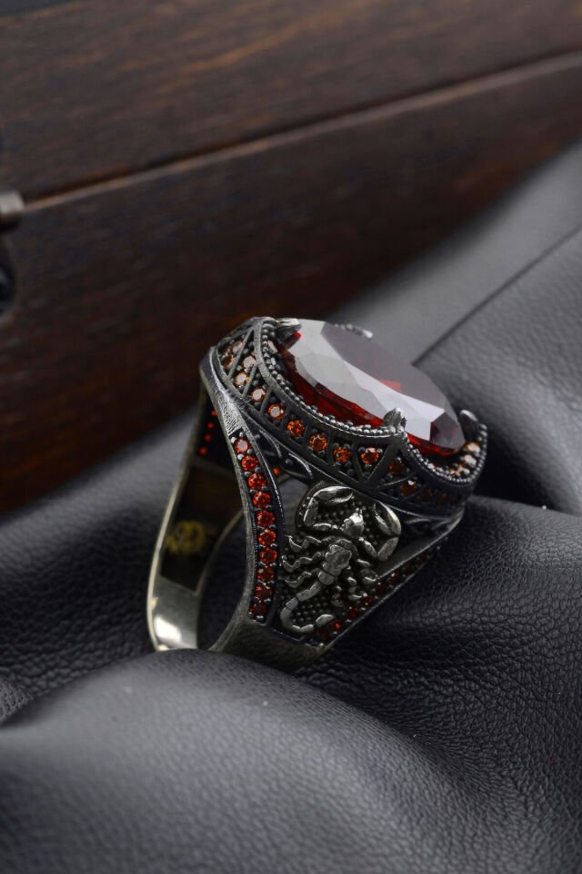 925 AYAR GÜMÜŞ AKREP FİGÜRLÜ ZİRKON TAŞ ERKEK YÜZÜĞÜ