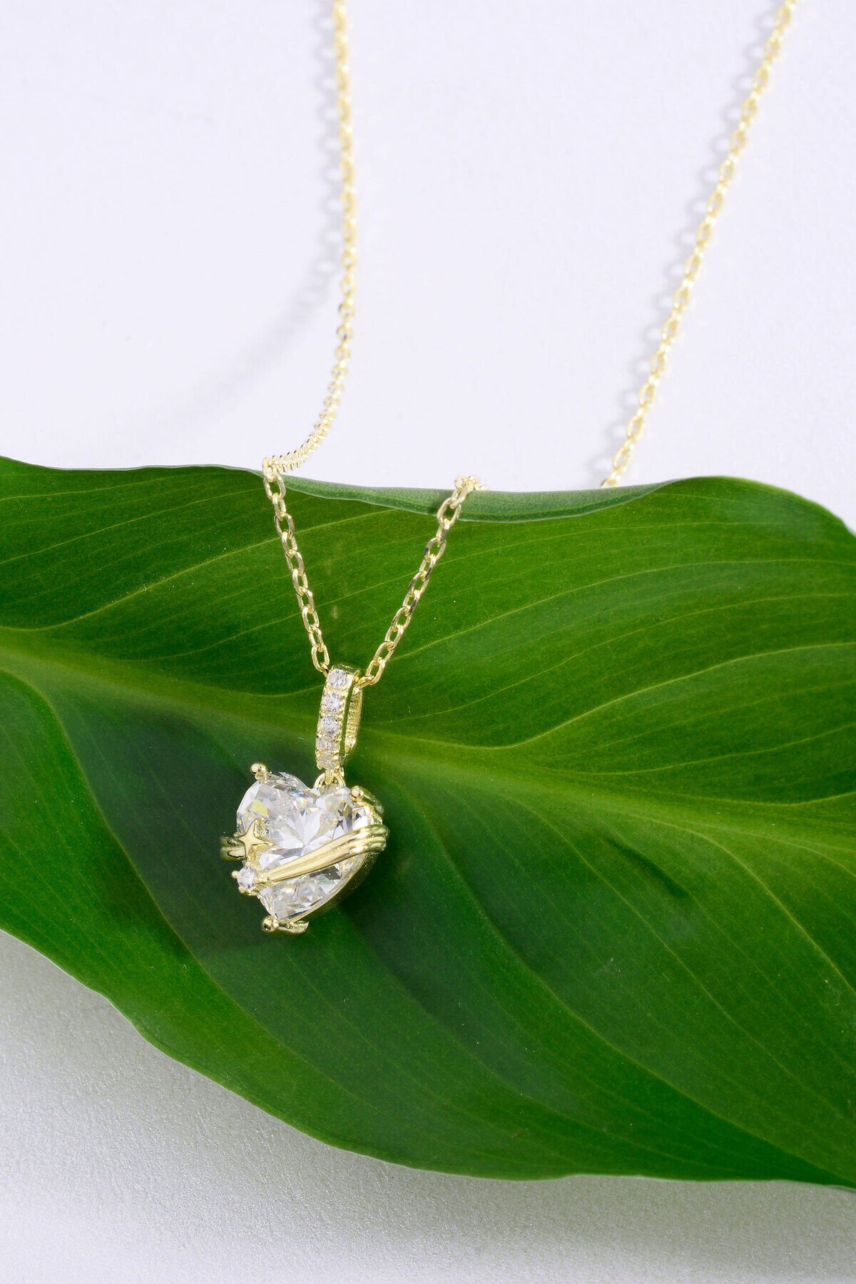 Altın Kaplama 925 Ayar Gümüş Kalp Kesim Taşlı Yıldız Detaylı Kolye