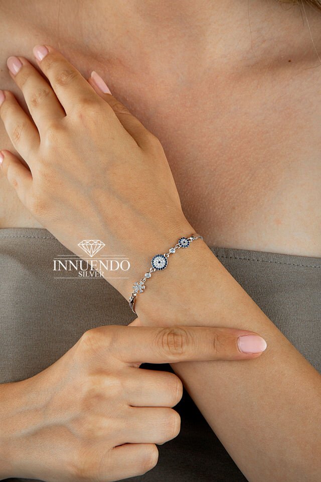 925 Ayar Gümüş Taşlı Nazar Boncuğu ve Kar Tanesi Motifli Taşlı Kutu Zincirli Bileklik