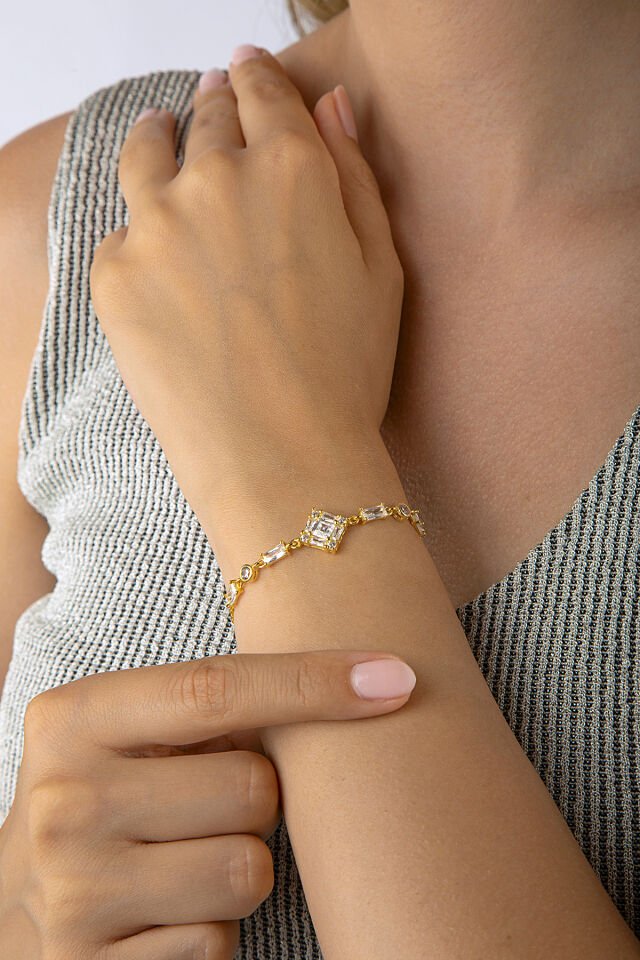 Altın Kaplama 925 Ayar Gümüş Geometrik Farklı Kesim Taşlı İnce Zincirli Bileklik