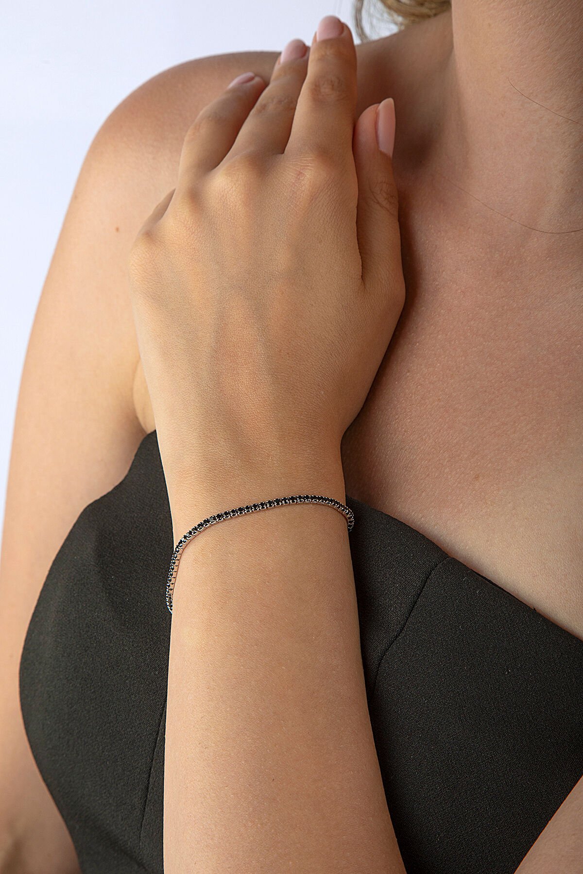 925 Ayar Gümüş 1,5mm Siyah Taşlı Suyolu Bileklik