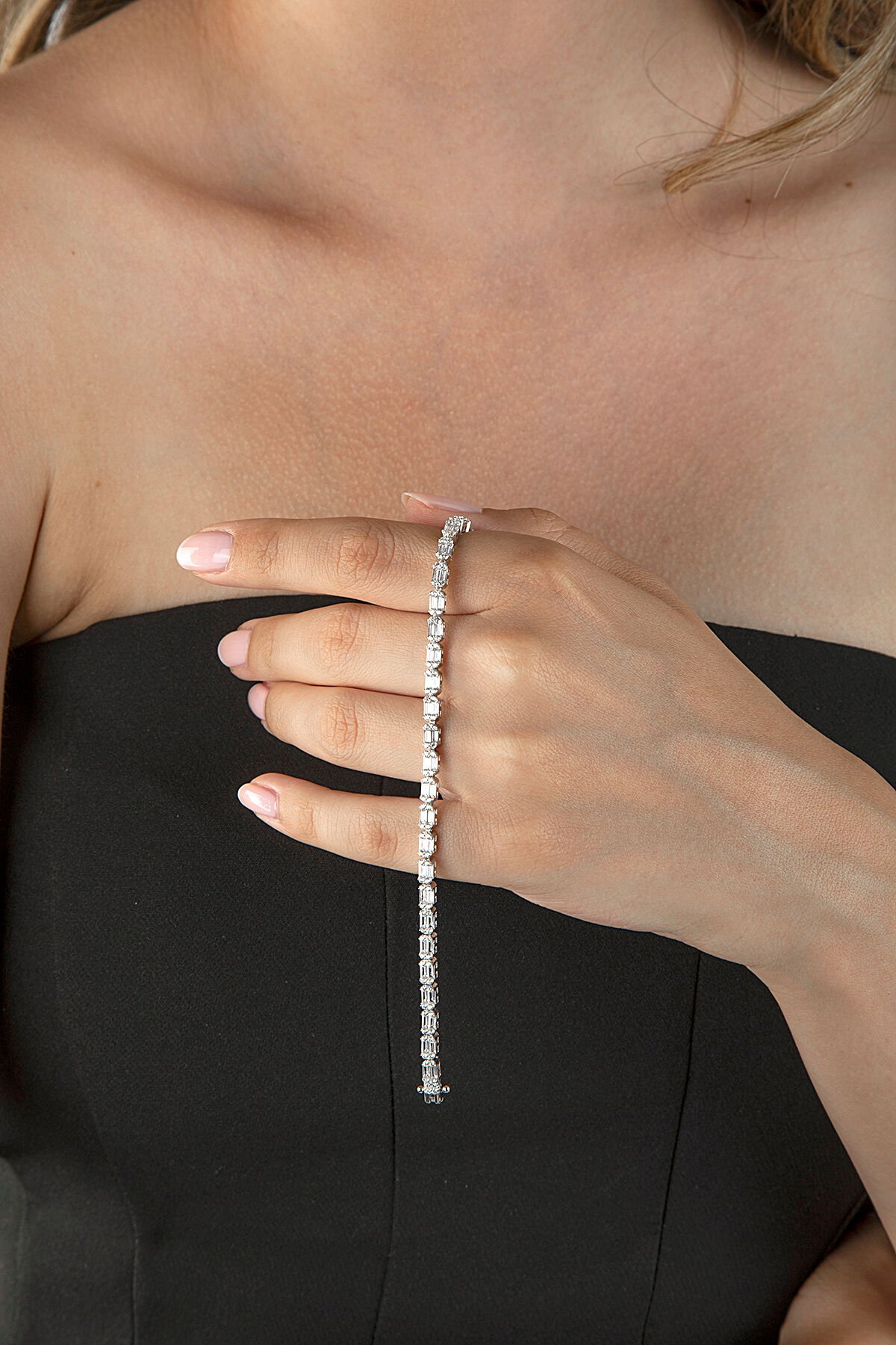 925 Ayar Gümüş Sıralı Baget Taşlı Su Yolu Bileklik