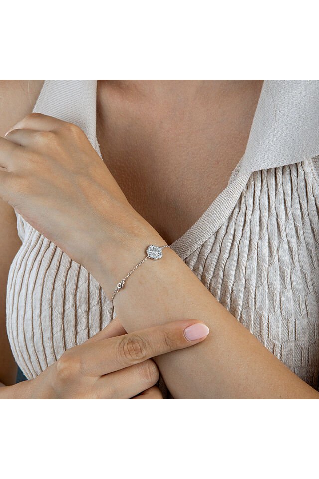 925 Ayar Gümüş 5 Yapraklı Çiçek Motifli Taşlı Bileklik