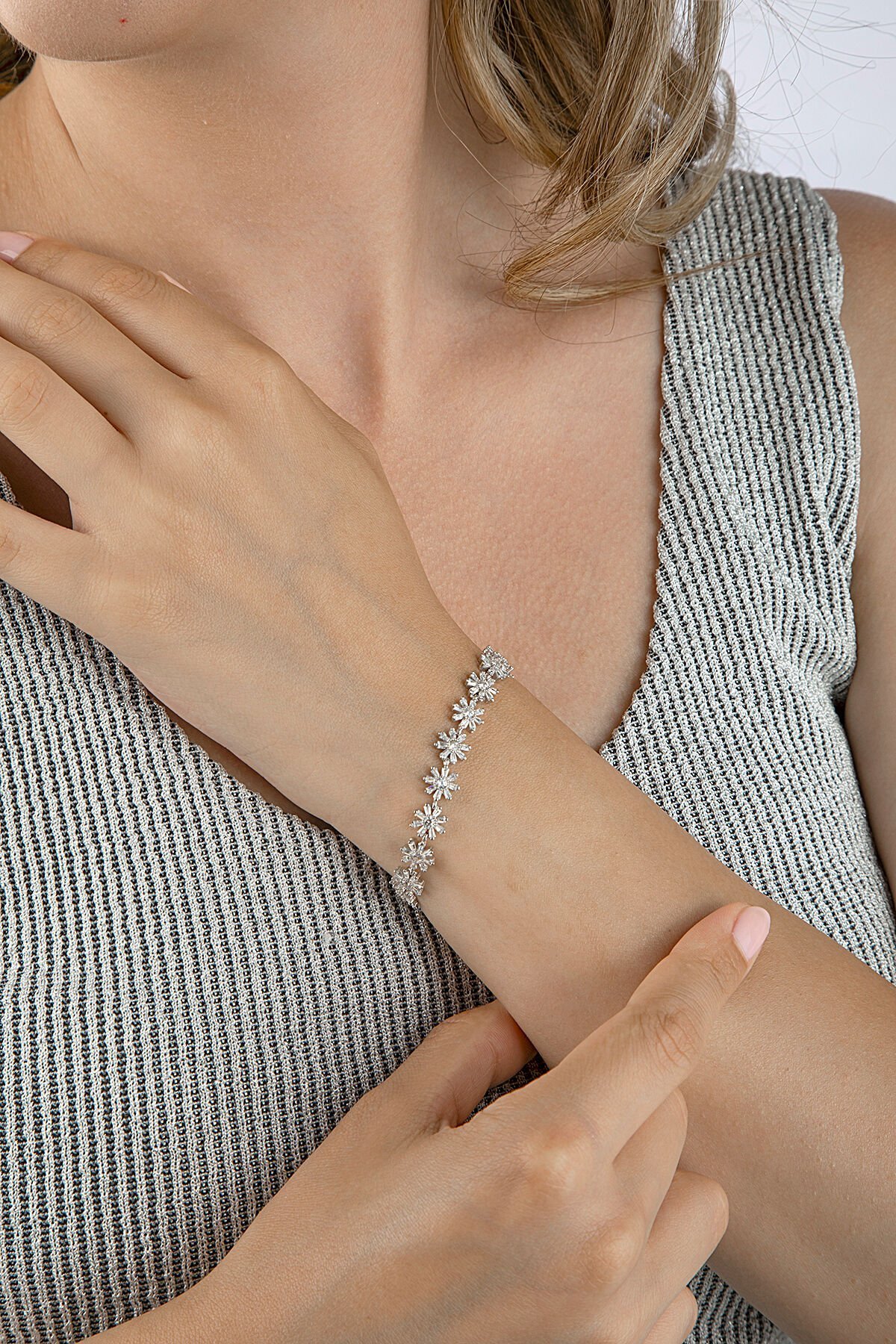 925 Ayar Gümüş Sıralı Çiçekli Bileklik