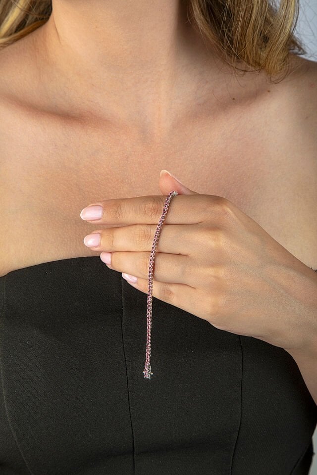 925 Ayar Gümüş 2mm Pembe Taşlı Derin Kasalı Su Yolu Bileklik
