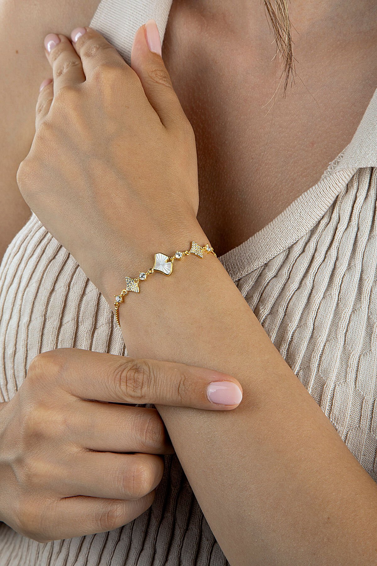 Altın Kaplama 925 Ayar Gümüş Sedefli İstiridye Motifli Kutu Zincir Bileklik