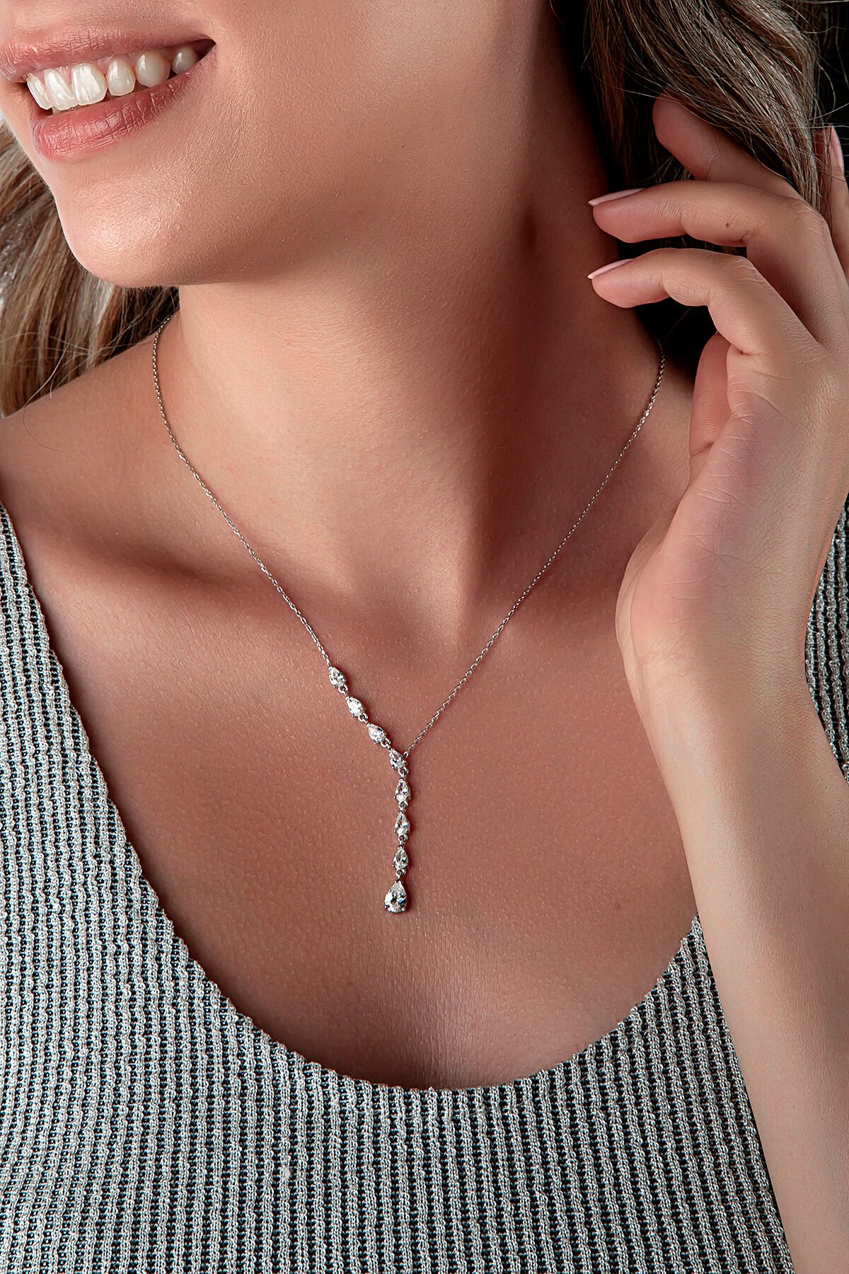 925 Ayar Gümüş Y Form Sallantılı Beyaz Damla Kesim Taşlı Kolye