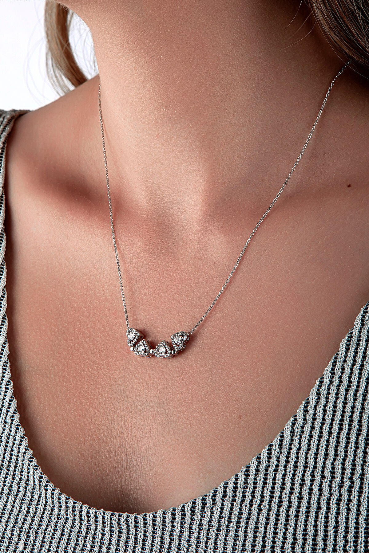 925 Ayar Gümüş Mıknatıslı Kalpli Yoncalı Taşlı Kolye