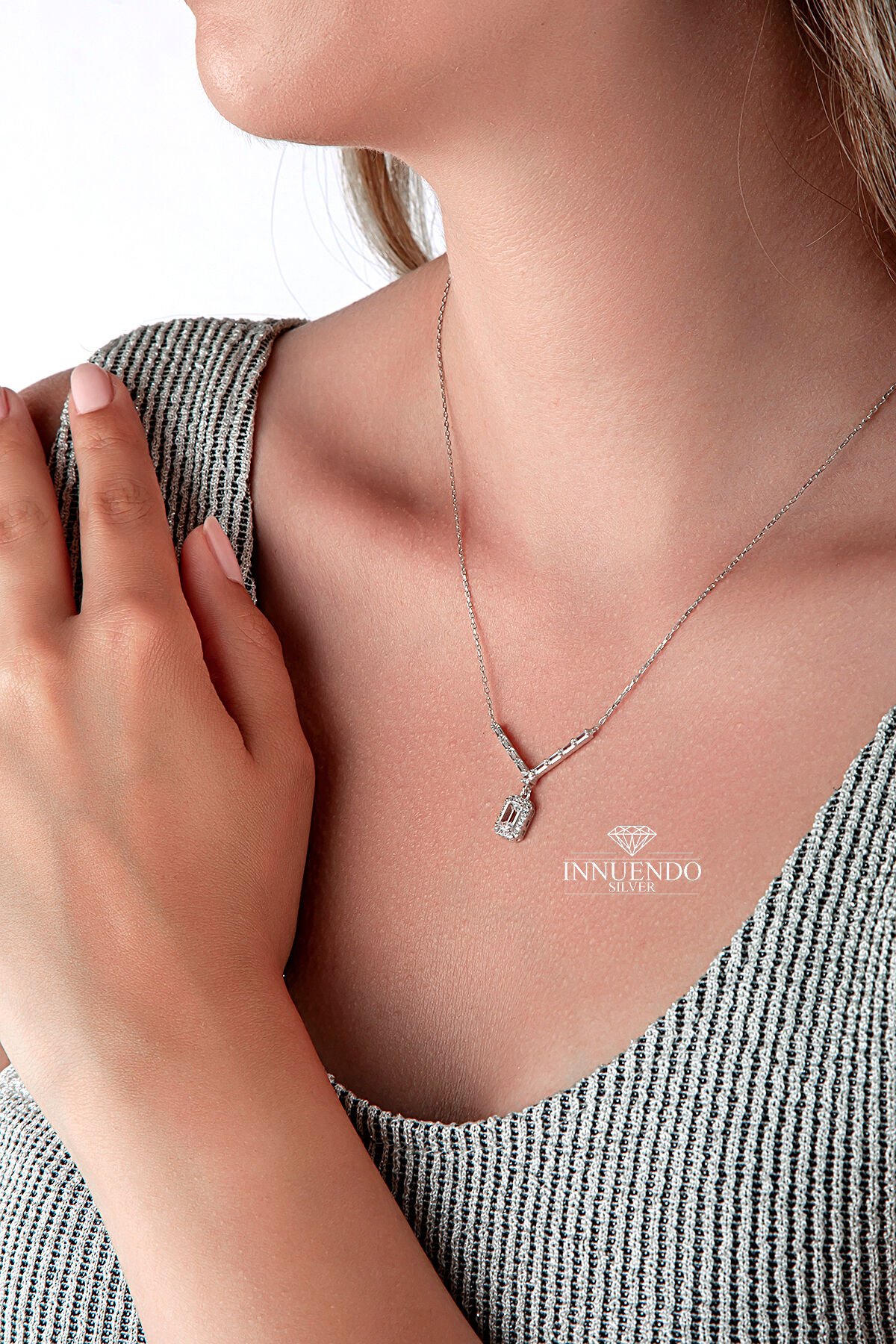 925 Ayar Gümüş Baget Kesim Çerçeveli Baget Taşlı V Kolye