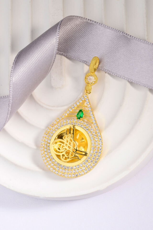 925 Ayar Gümüş 22 Ayar Altın Kaplama Zümrüt ve Zirkon Taşlı Tuğralı Kolye ucu