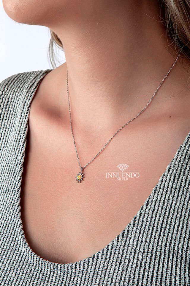 925 Ayar Gümüş Güneş Motifli Sarı Opal Taşlı Mini Kolye