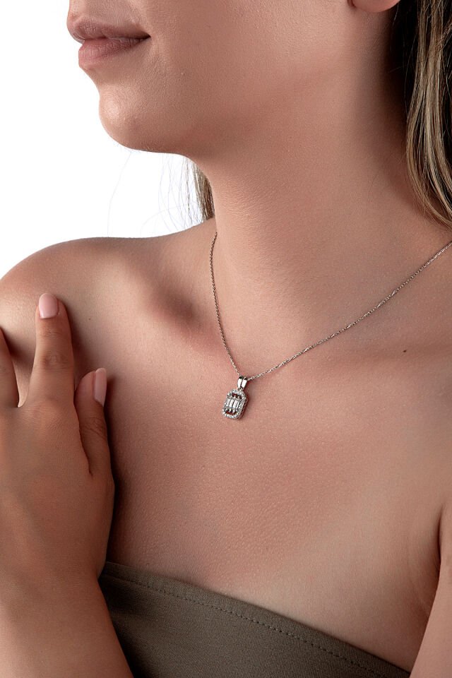 925 Ayar Gümüş Baget Kesim Çerçeveli Taşlı Kolye