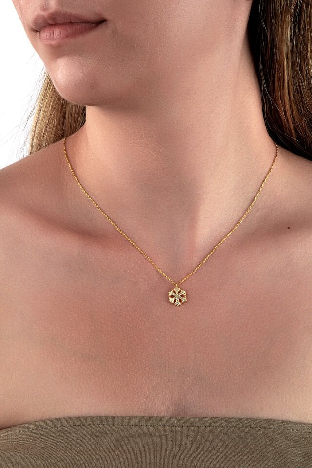 Altın Kaplama 925 Ayar Gümüş Taşlı Kar Tanesi Motifli Kolye