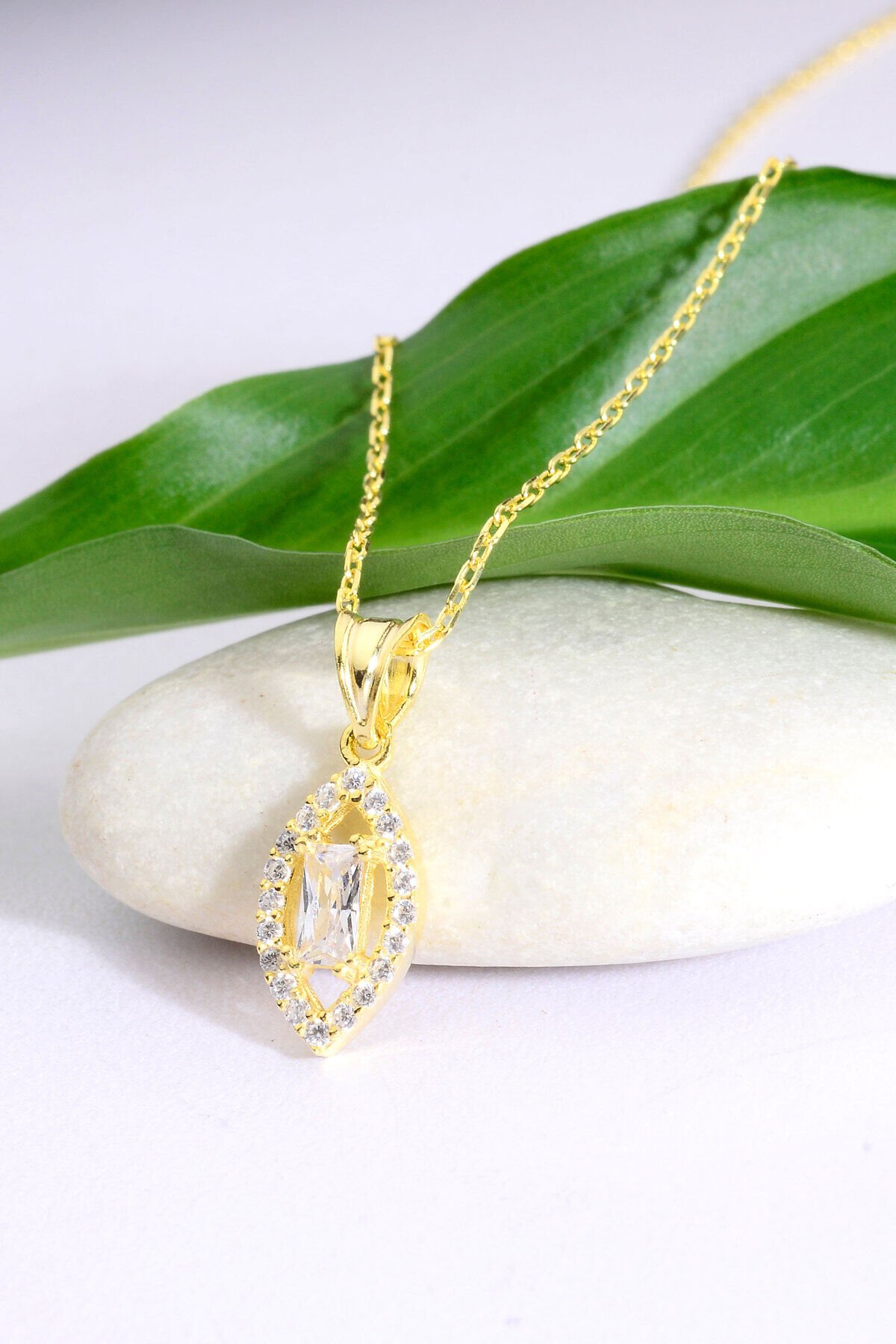 Altın Kaplama 925 Ayar Gümüş Marquise Taş Çerçeveli Baget Taşlı Minimal Kolye