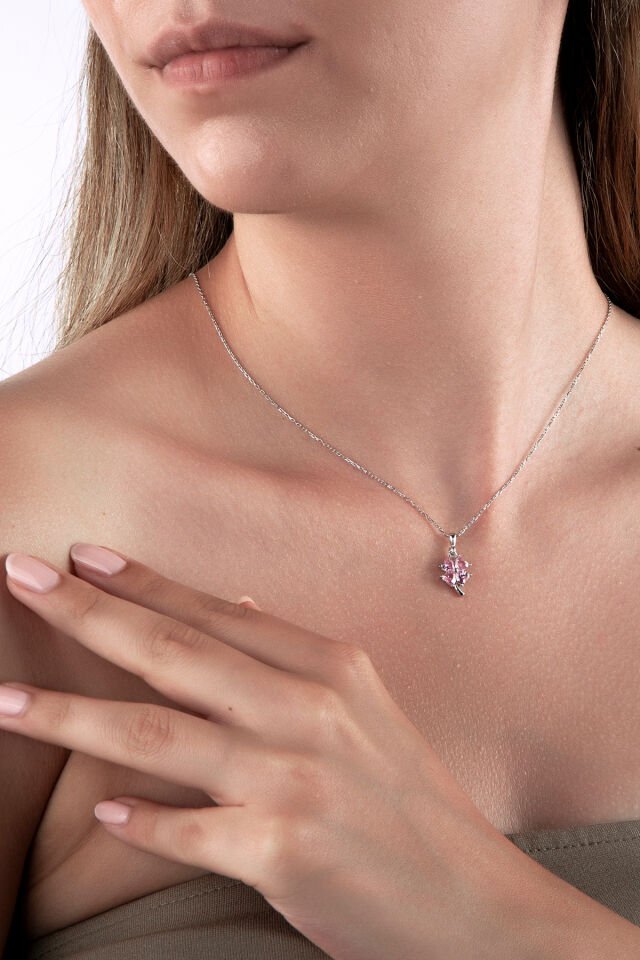 925 Ayar Gümüş Pembe Kalp Taşlı Yonca Motifli Kolye