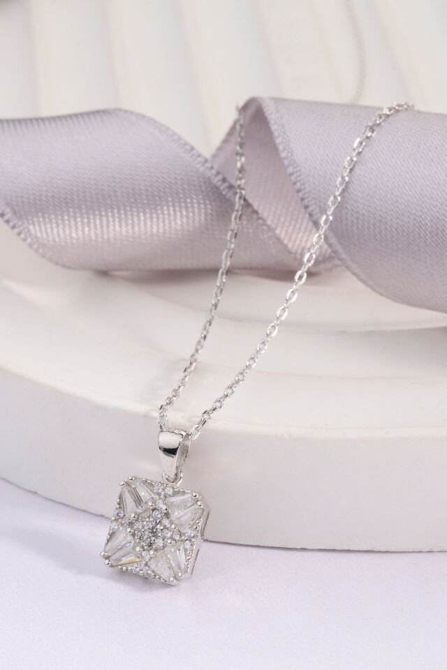 925 Ayar Kare Çiçek Baget Kolye