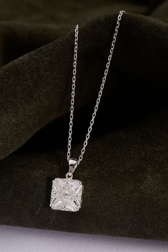 925 Ayar Kare Çiçek Baget Kolye