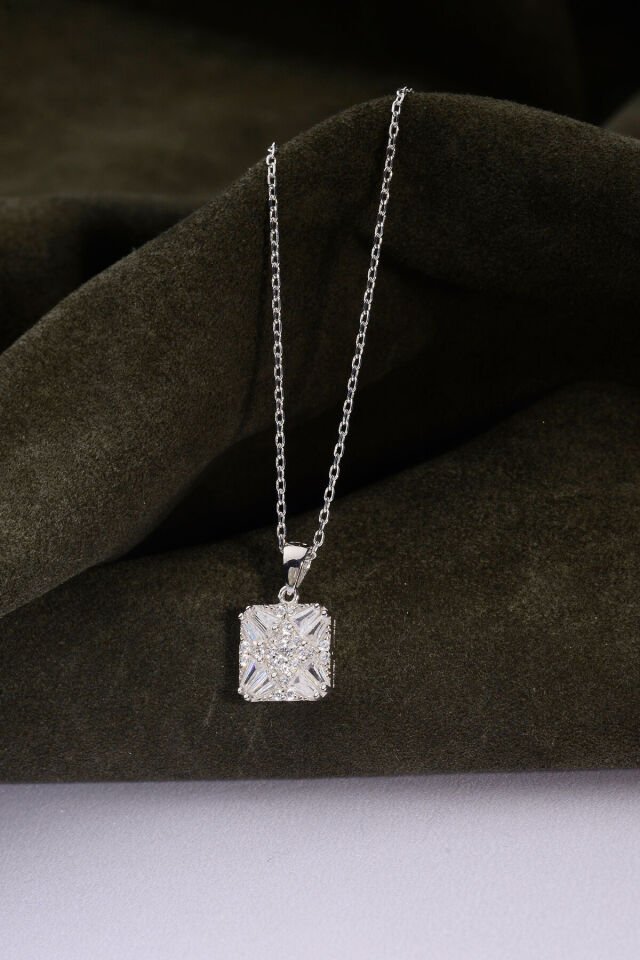 925 Ayar Kare Çiçek Baget Kolye