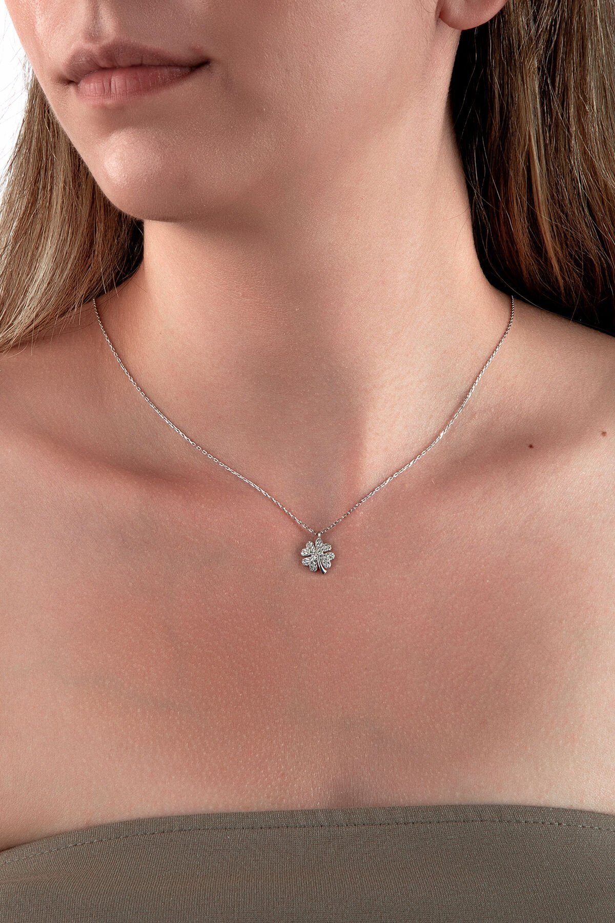 925 Ayar Gümüş Kalp Kesim Taşlı Yonca Kolye