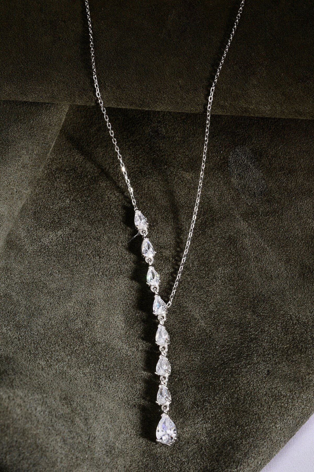 925 Ayar Gümüş Y Form Sallantılı Beyaz Damla Kesim Taşlı Kolye