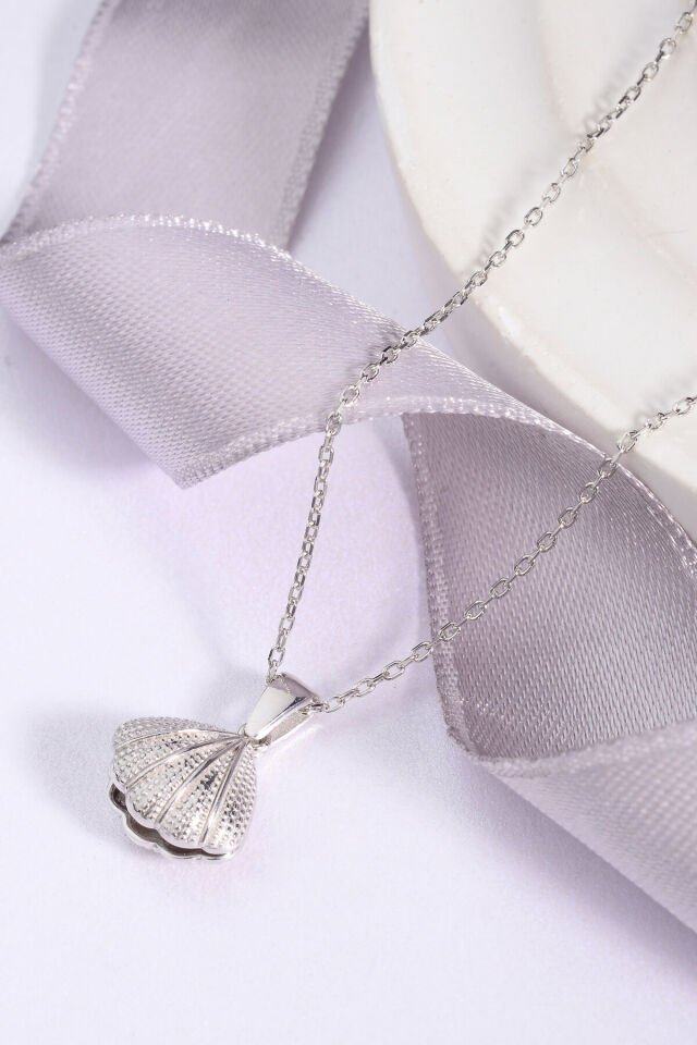 925 Ayar Gümüş İnci Detaylı İstiridye Kolye