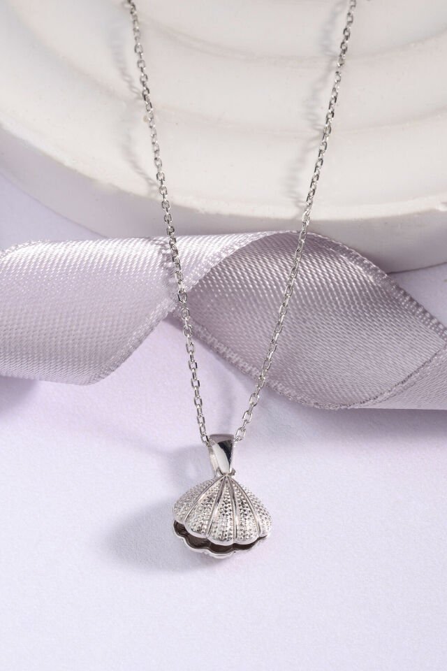 925 Ayar Gümüş İnci Detaylı İstiridye Kolye