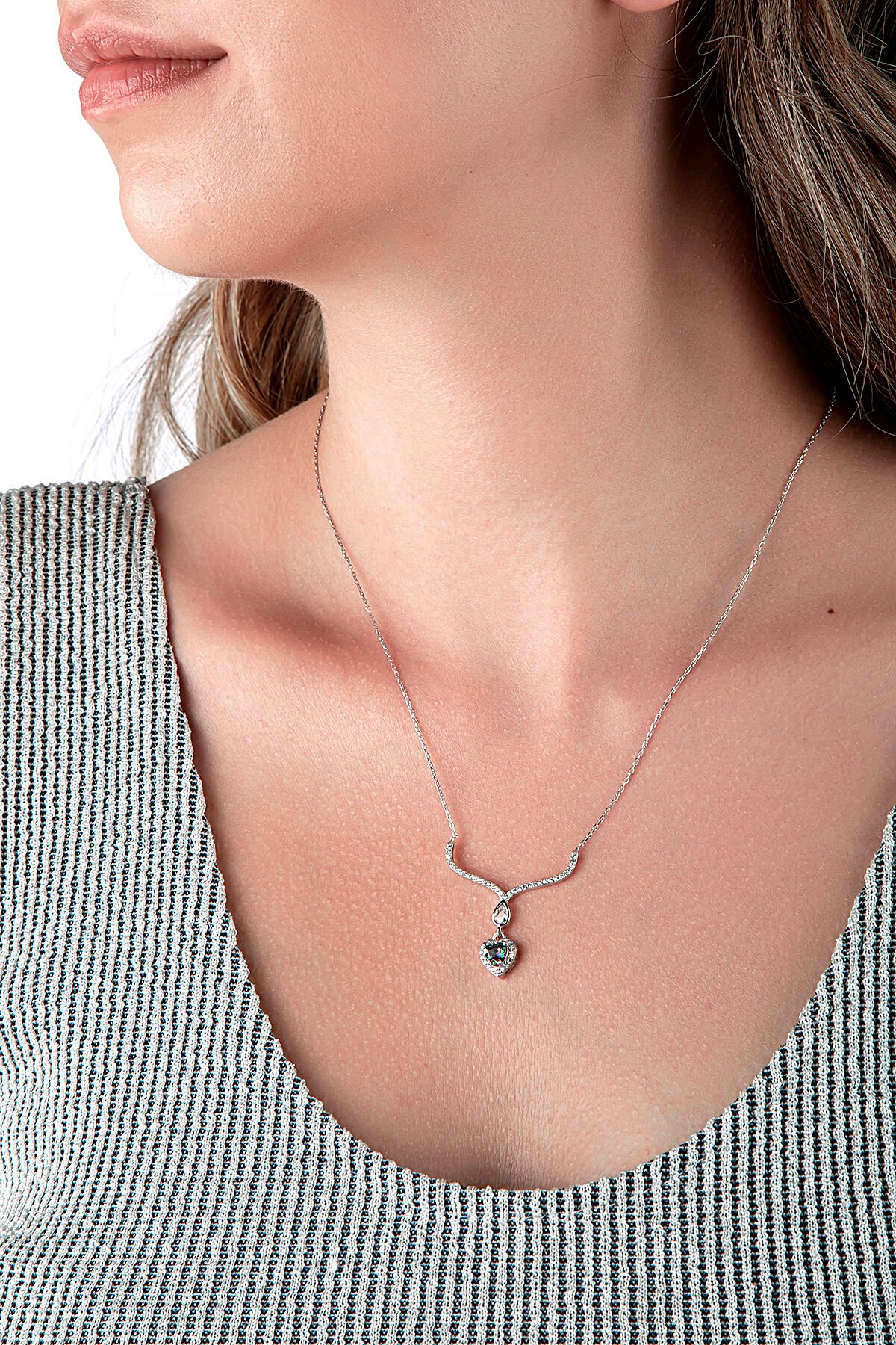 925 Ayar Gümüş Taş Çerçeveli Kalp Kesim Yeşil-Mor Taş Sallantılı U Kolye