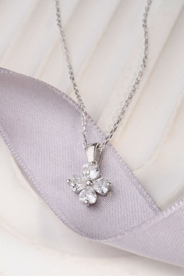 925 Ayar Gümüş Kalp Kesim Yonca Kolye