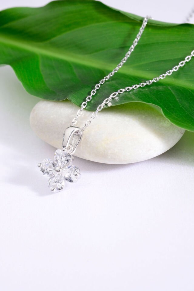 925 Ayar Gümüş Kalp Kesim Yonca Kolye