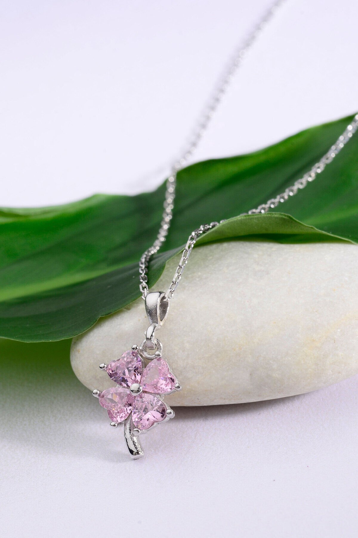 925 Ayar Gümüş Pembe Kalp Taşlı Yonca Kolye