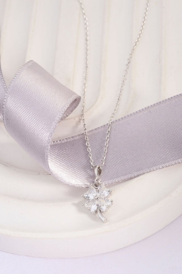 925 Ayar Gümüş Beyaz Kalp Taşlı Yonca Kolye