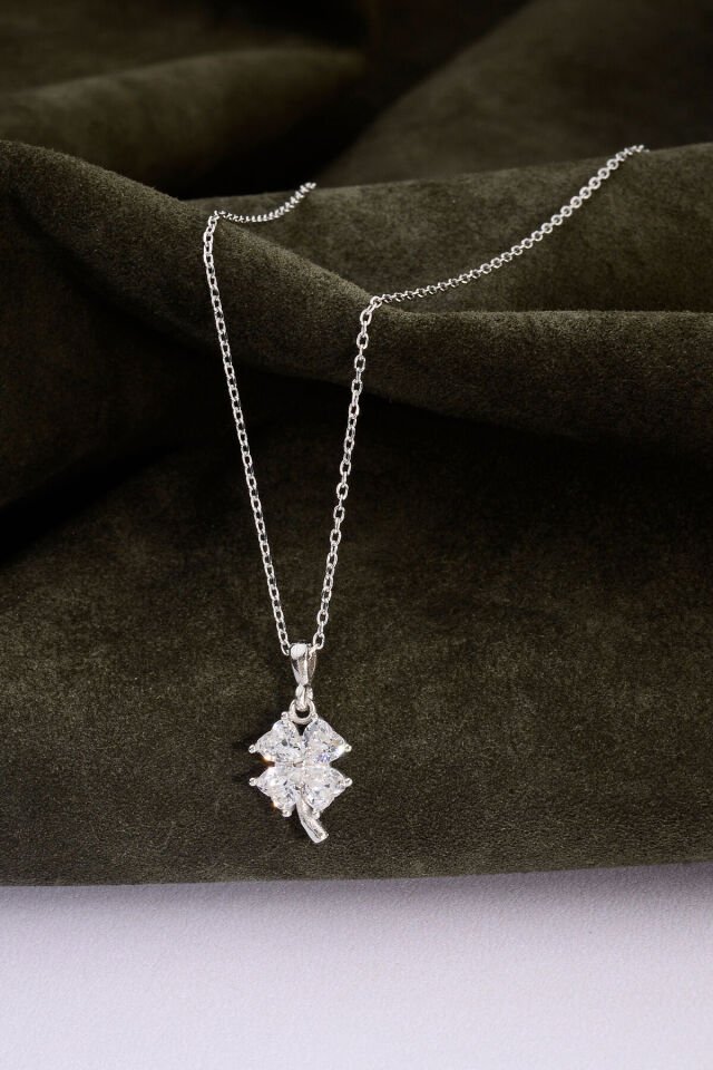 925 Ayar Gümüş Beyaz Kalp Taşlı Yonca Kolye