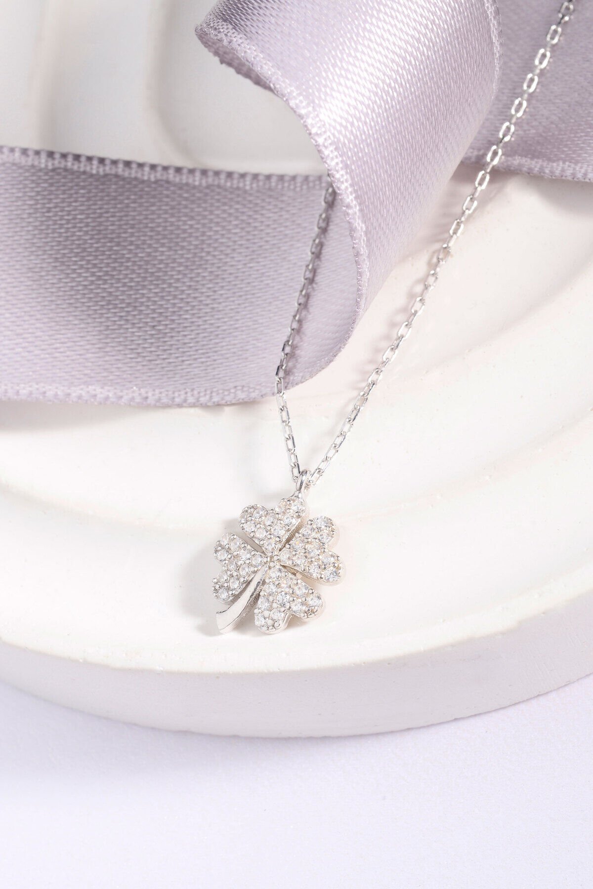 925 Ayar Gümüş Taşlı Yonca Kolye