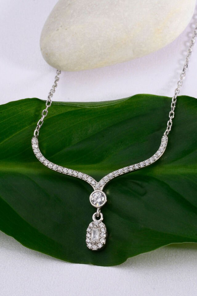 925 Ayar Gümüş Taşlı Oval Kolye